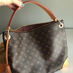 LV authentic Berri MM Handbag in monogram